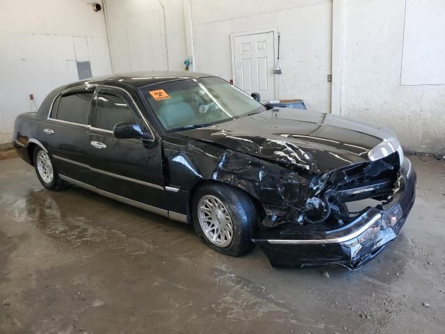 1999 Lincoln Town Car Signature
