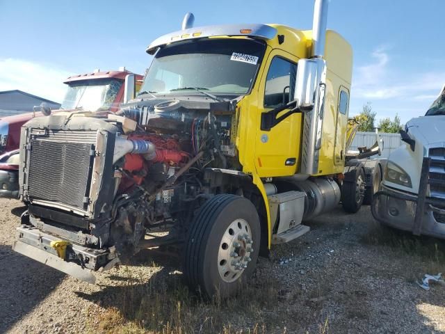 2015 Peterbilt 579 Semi Truck