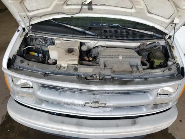 2000 Chev Express Cargo 3500 1