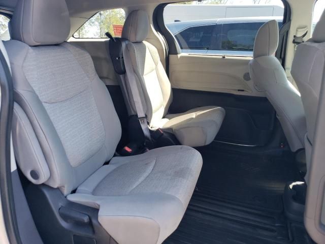 2023 Toyota Sienna LE