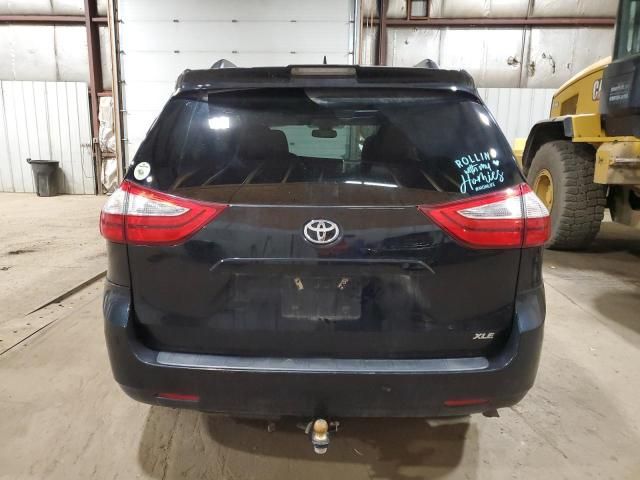 2018 Toyota Sienna XLE