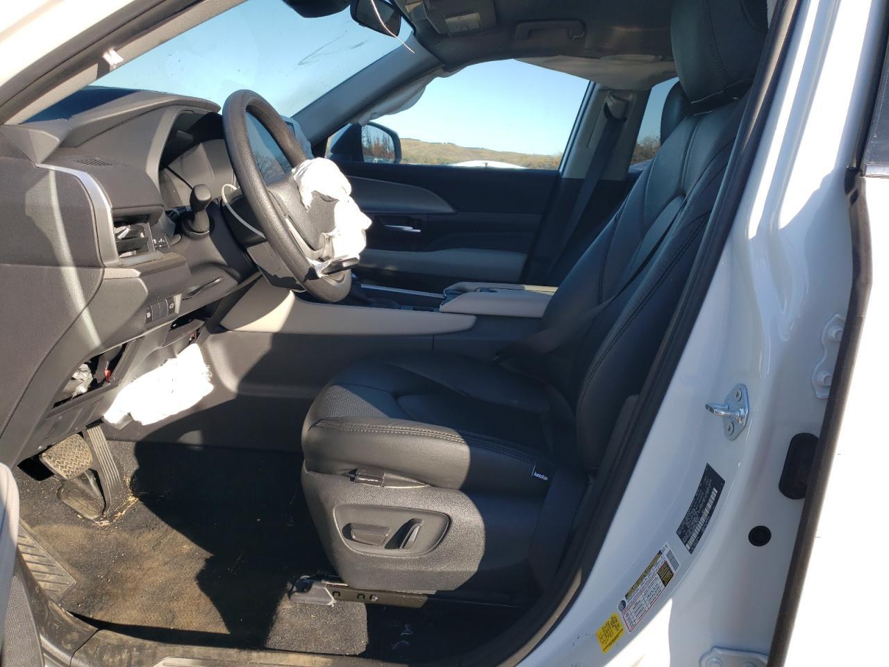 2025 Toyota Grand Highlander le