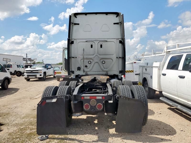 2020 Freightliner Cascadia 126 Semi Truck