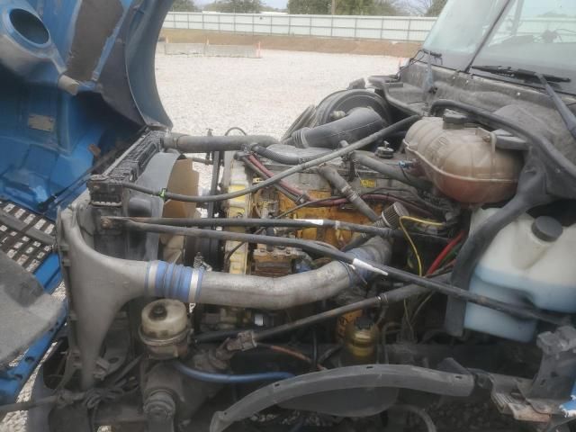 2005 Freightliner Columbia 120 Semi Truck