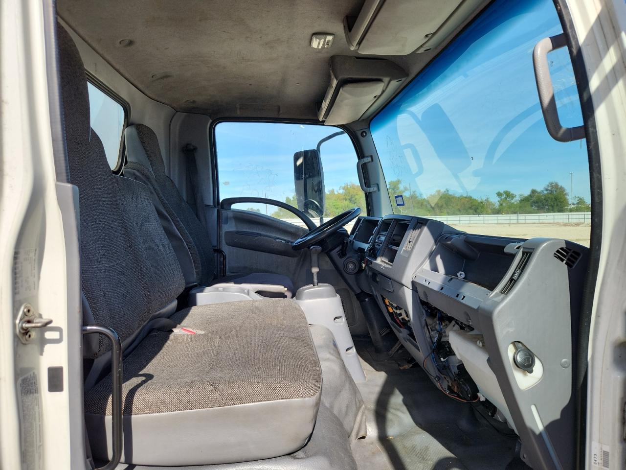2015 Isuzu NPR HD BOX Truck