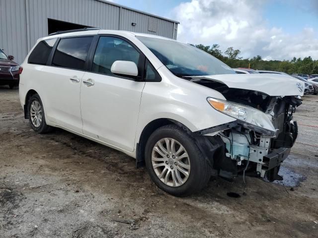 2017 Toyota Sienna XLE