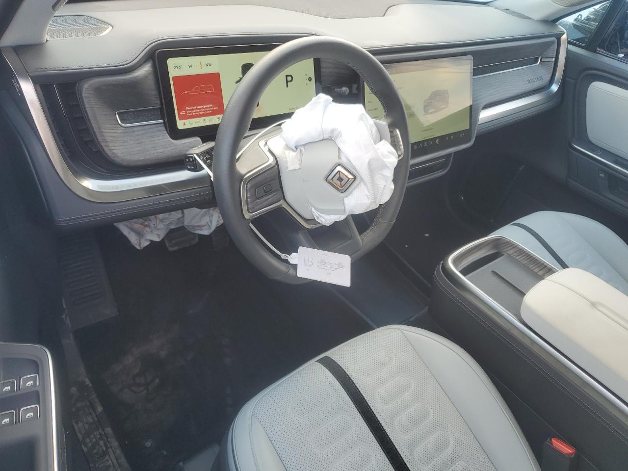 2025 Rivian R1S Adventure