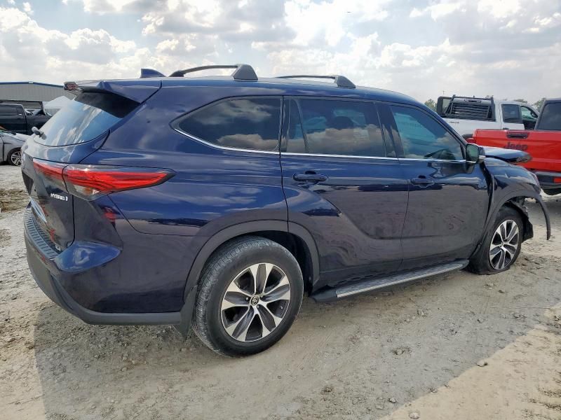 2022 Toyota Highlander Hybrid XLE