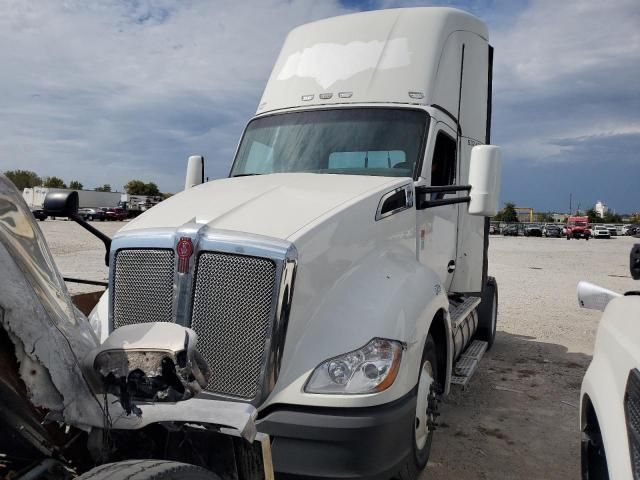 2017 Kenworth T680 Semi Truck