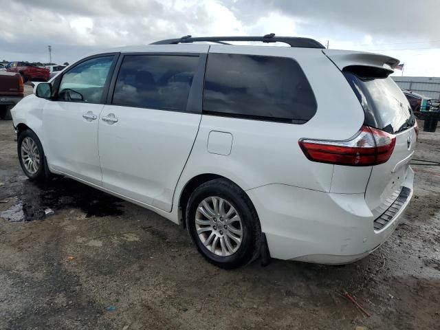2017 Toyota Sienna XLE