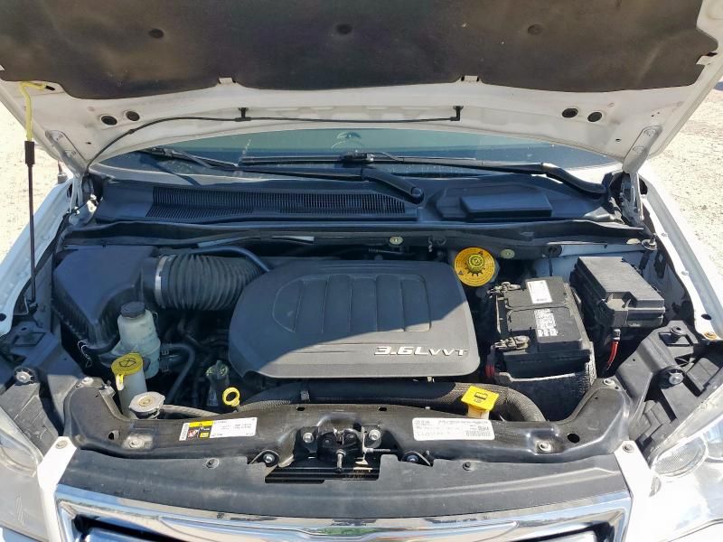 2016 Chrysler Town & Country Touring L
