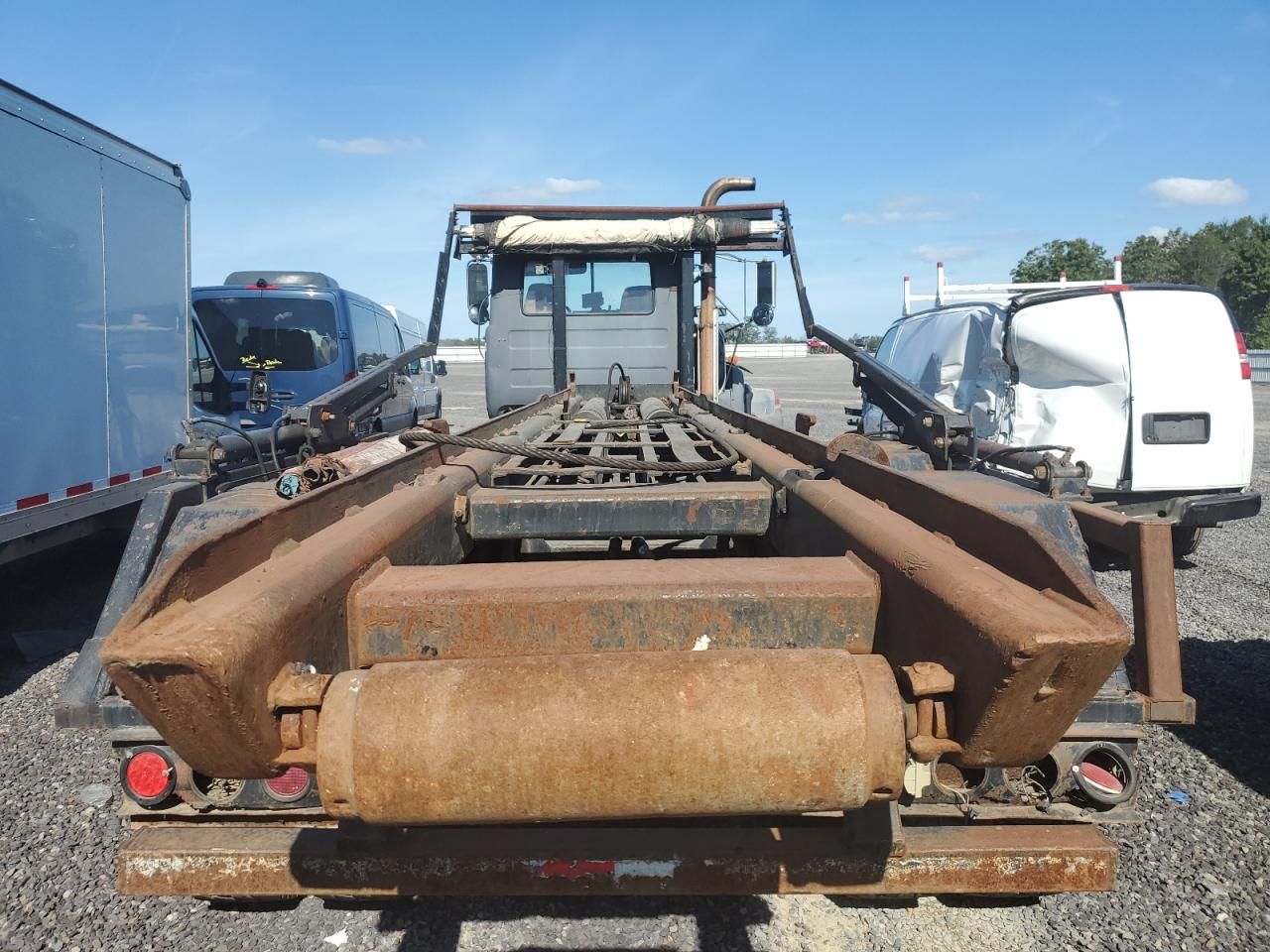 1997 Mack DM690S ROLL-OFF Container Truck
