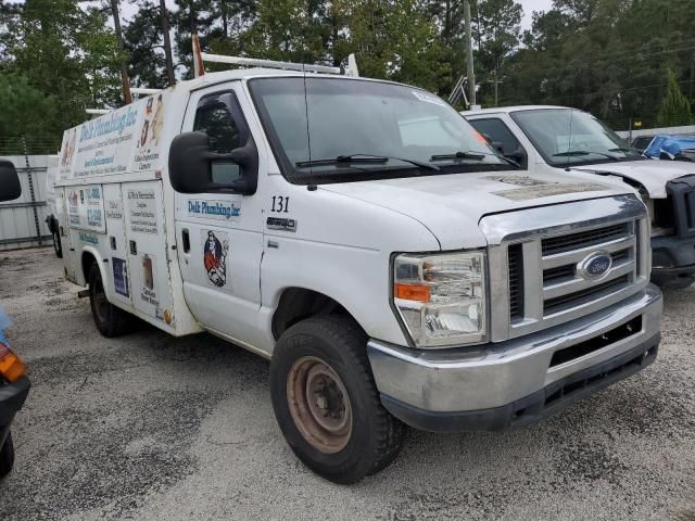 2013 Ford Econoline E350 Super Duty Cutaway Van