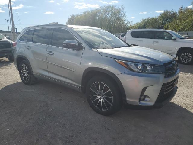 2017 Toyota Highlander se