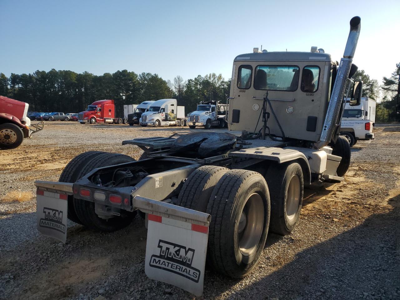 2023 Peterbilt 567 Semi Truck