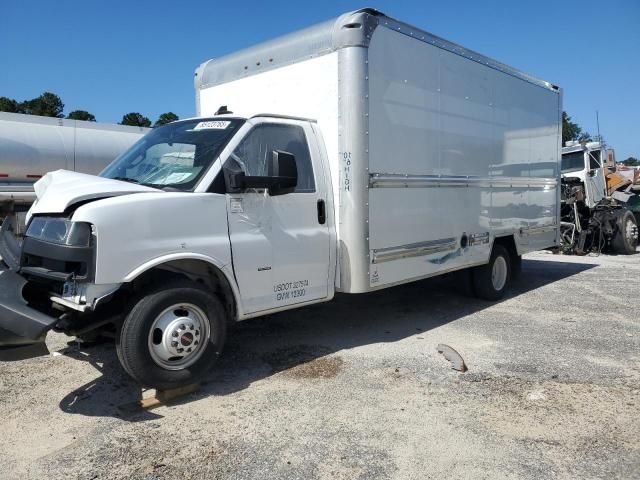 2022 GMC Savana CUT-BOX Truck