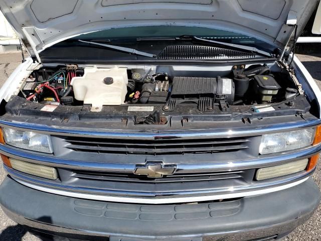 2002 Chev Rolet Chinook Cascade Class B