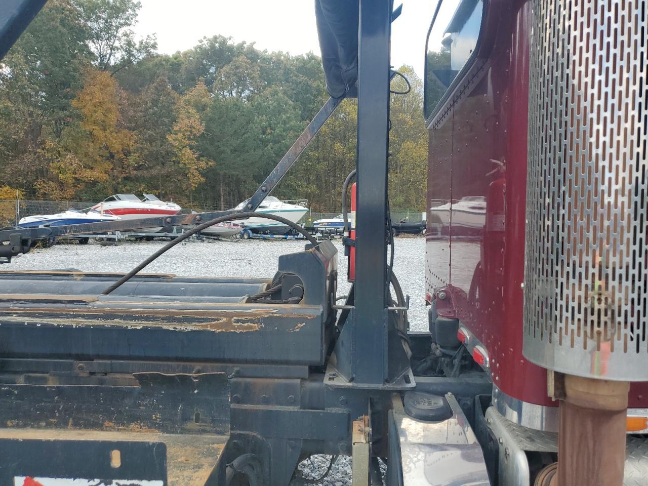 2012 Peterbilt 367 ROLL-OFF Container Truck