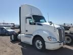 2014 Kenworth T680 Semi Truck