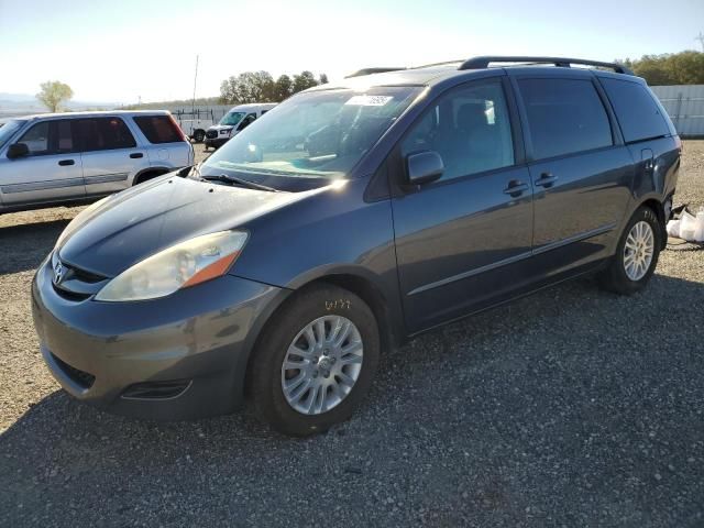 2010 Toyota Sienna XLE