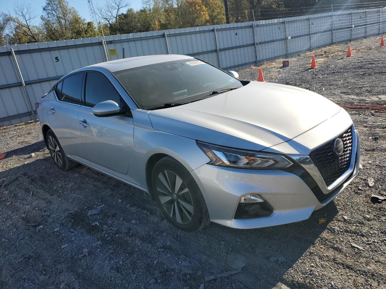 2020 Niss Altima sv