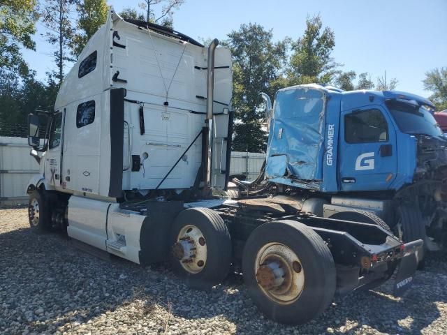 2019 Volvo VNL Semi Truck