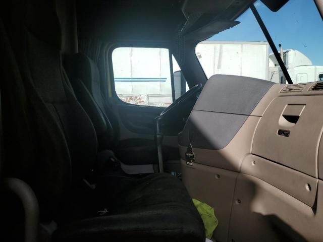 2010 Freightliner Cascadia Semi Truck