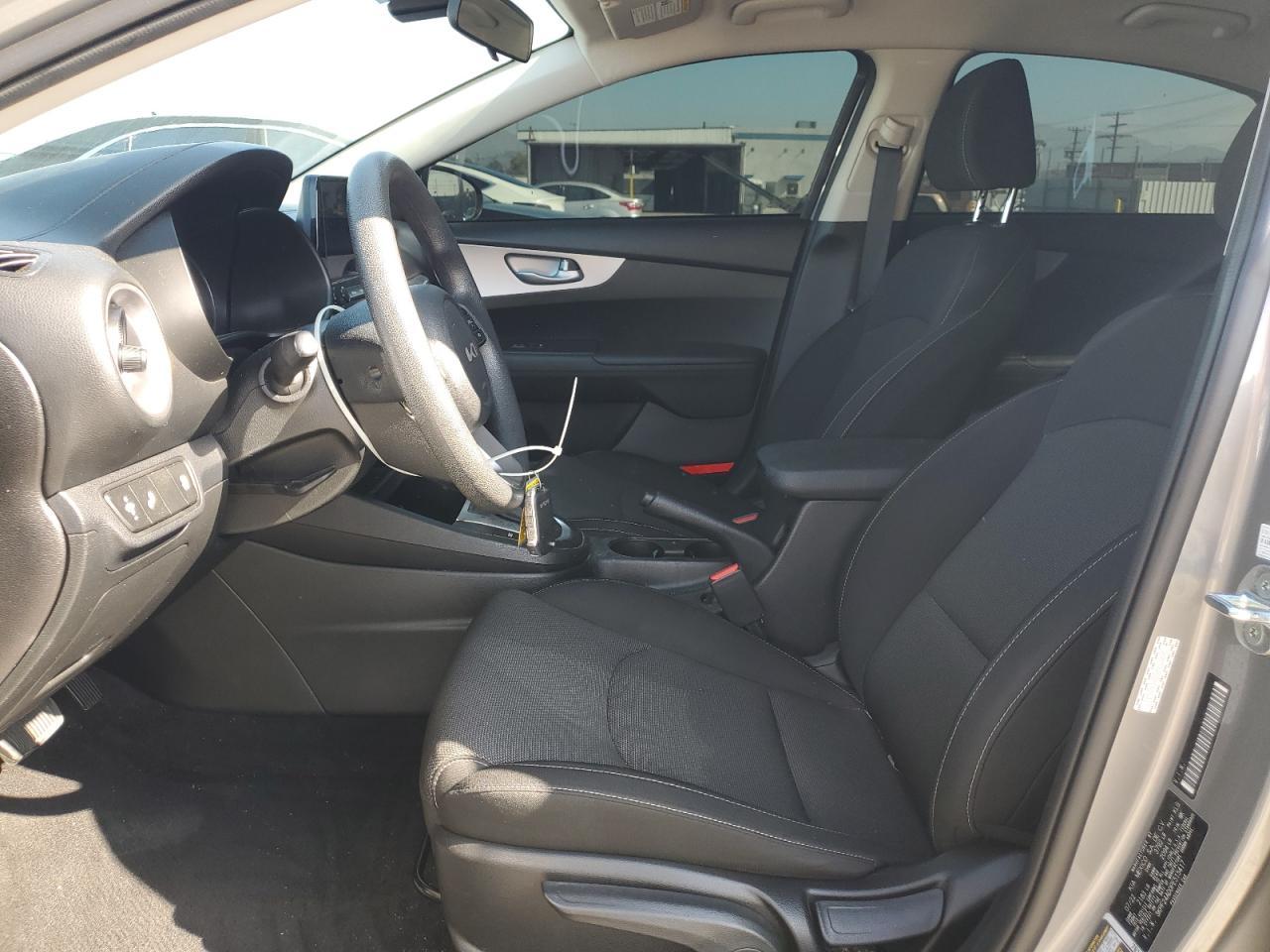 2023 KIA Forte lx