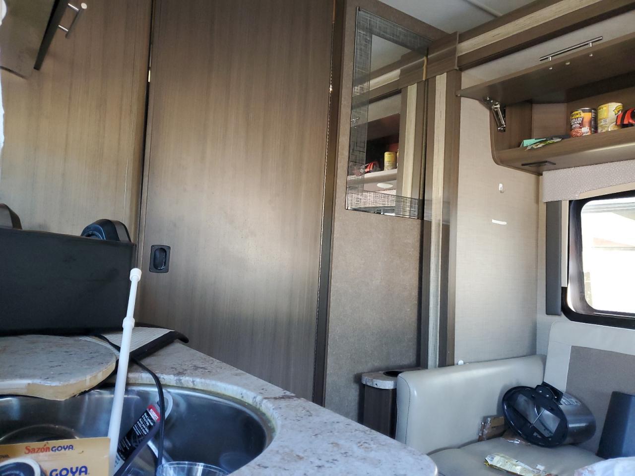 2017 Ford Econoline E450 Super Duty Commercial STR