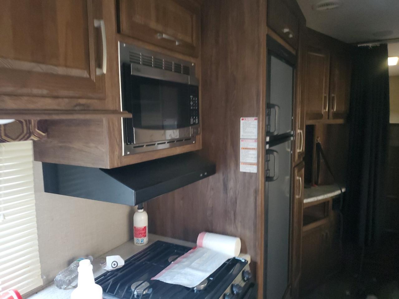 2017 Cougar 30RLS-Camper