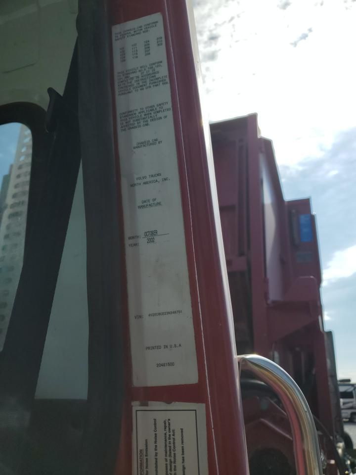 2003 Volvo WXR Refuse Truck