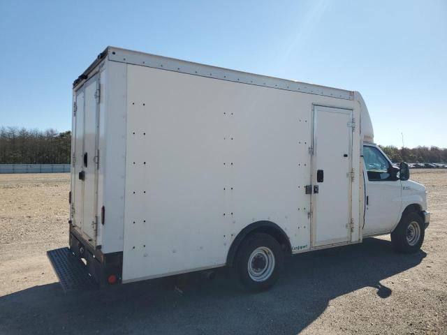 2021 Ford Econoline E350 Super Duty Cutaway Van
