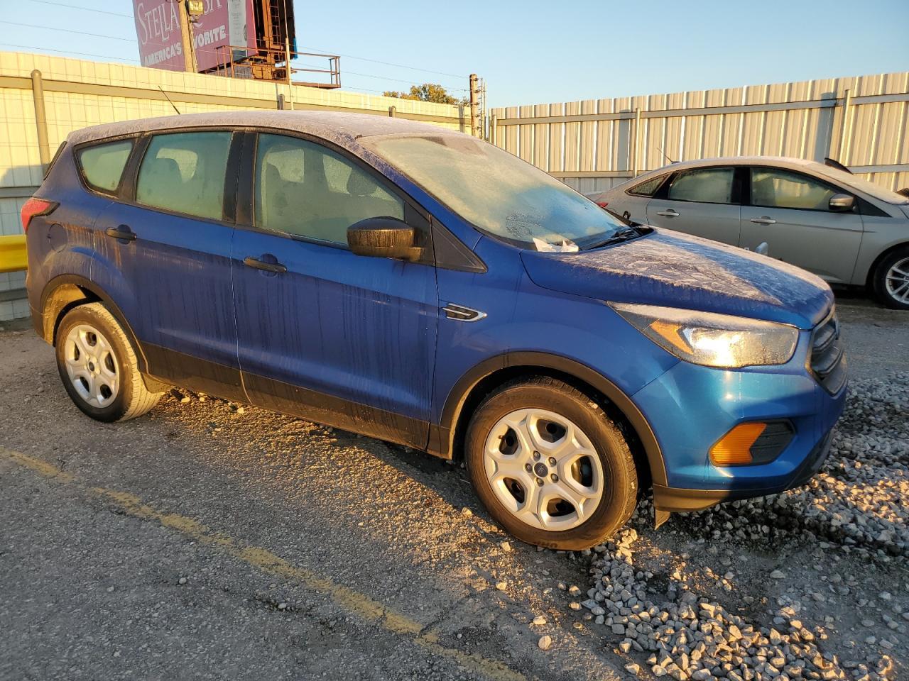2019 Ford Escape s