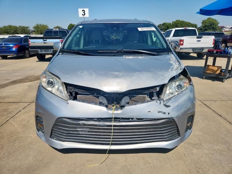 2018 Toyota Sienna XLE