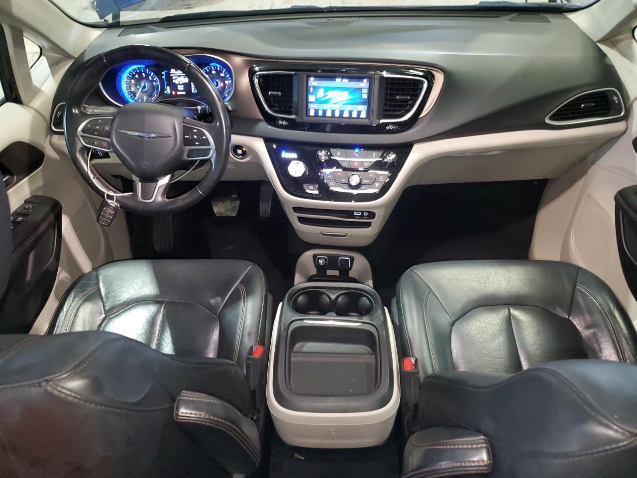 2018 Chrysler Pacifica Touring l