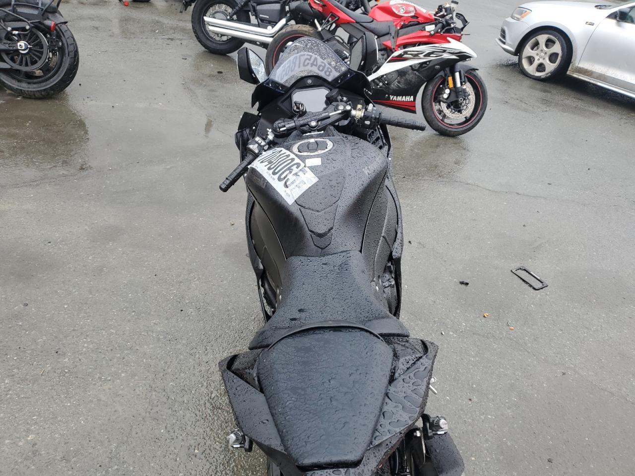 2025 Kawasaki ZX1002 M