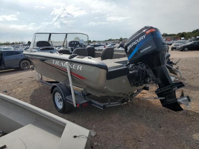 2002 Tracker Boat