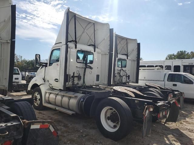 2017 Kenworth T680 Semi Truck