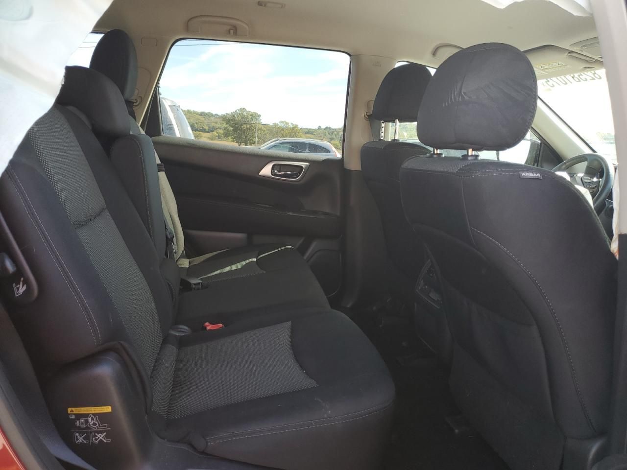 2017 Nissan Pathfinder s