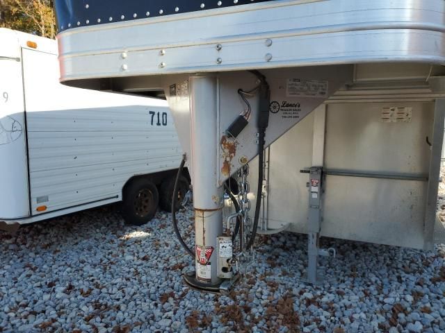 2021 Featherlite 8117-6720-STD Livestock Trailer