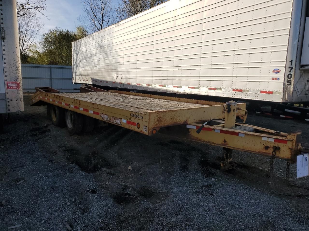 1999 Towmaster T-30-2 Equipment Trailer