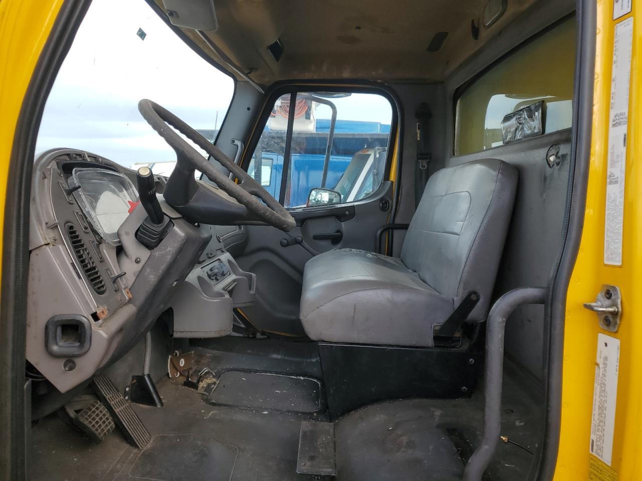 2006 Freightliner Business Class M2 BOX Truck