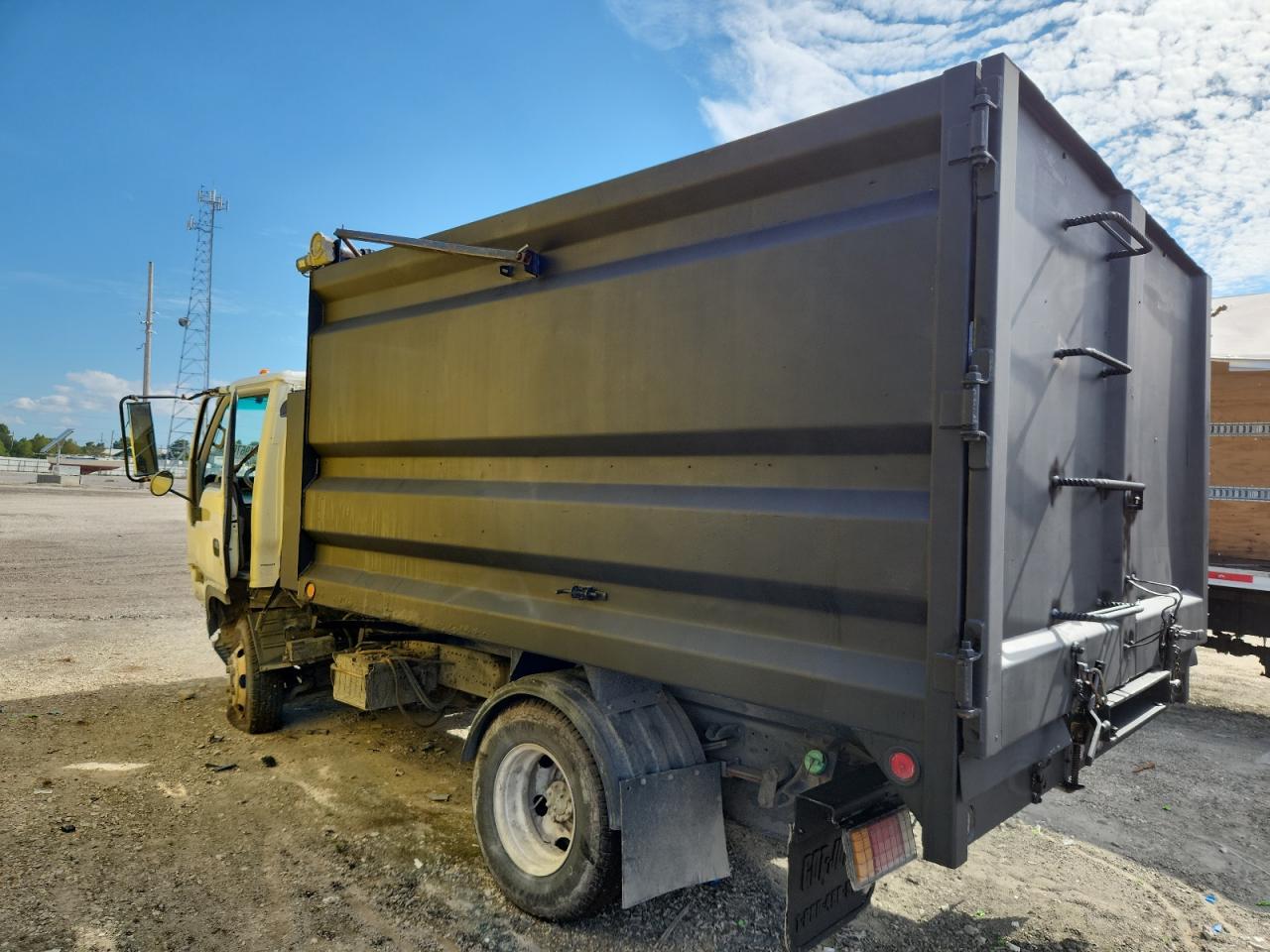 2007 Isuzu NPR