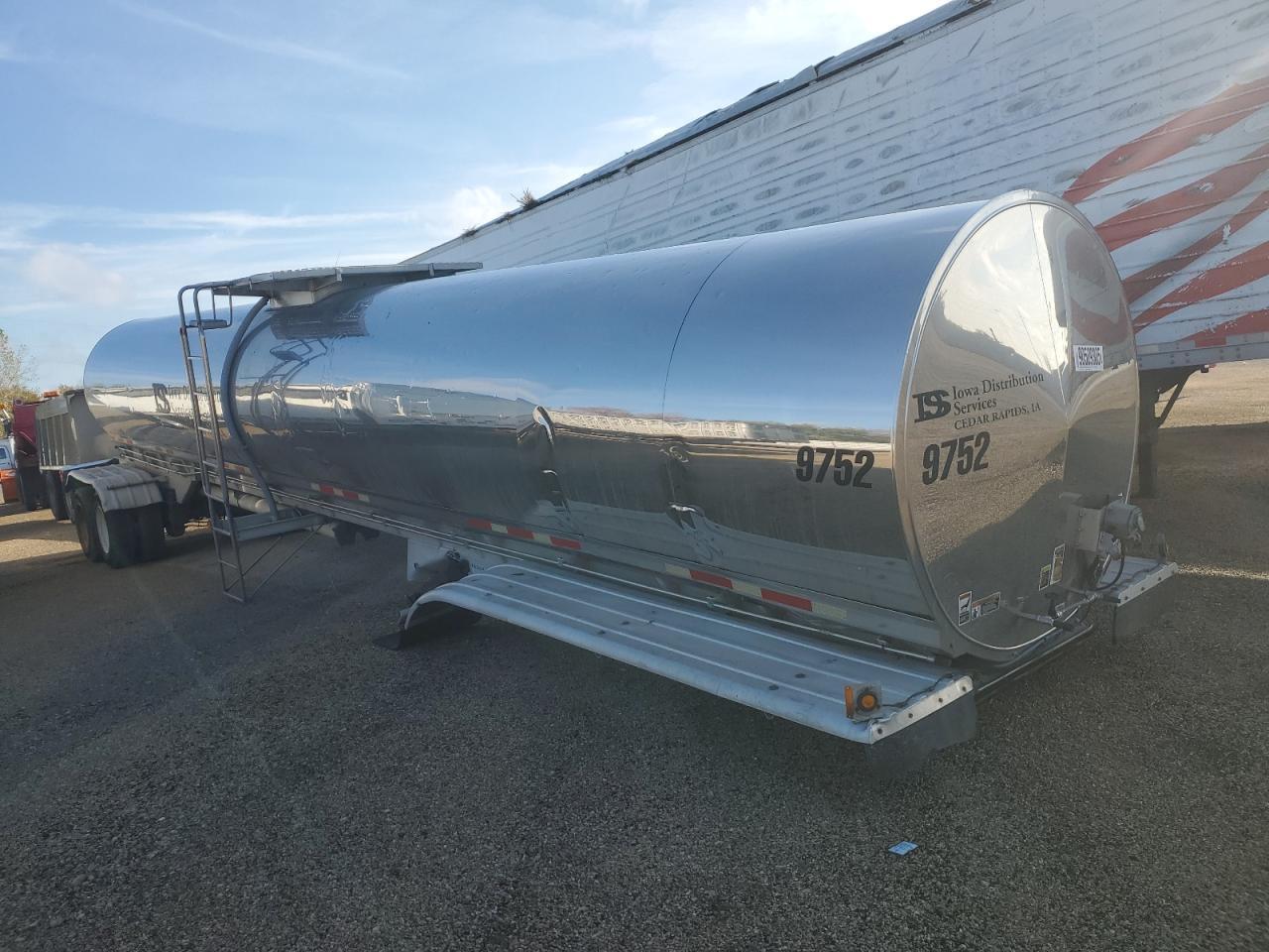 1998 Walker Tank Trailer