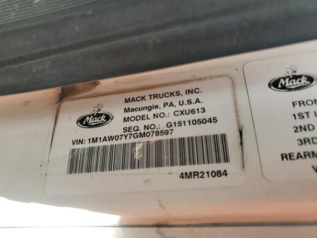 2016 Mack CXU613 Semi Truck