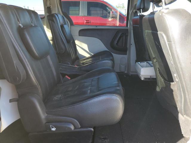 2011 Chrysler Town & Country Touring l