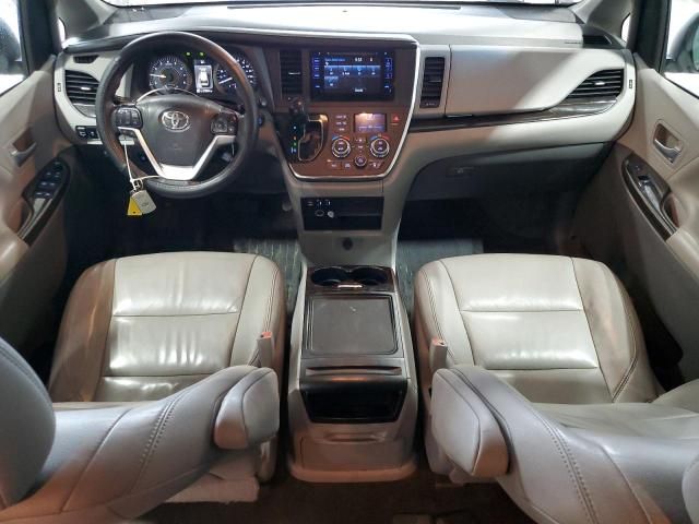 2017 Toyota Sienna XLE