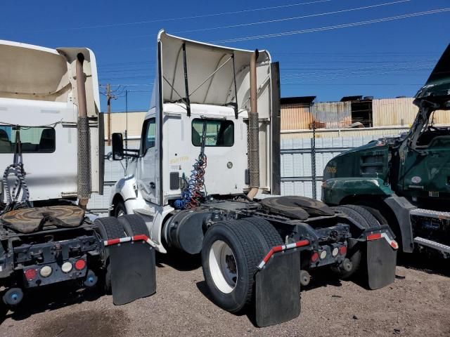 2014 Kenworth T680 Semi Truck