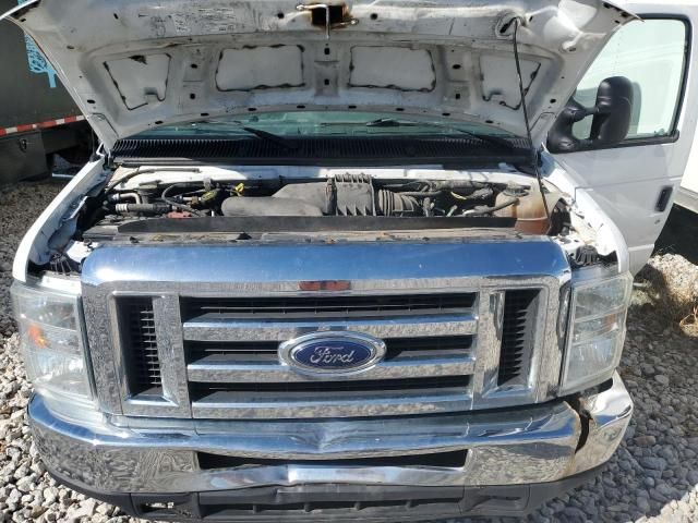 2016 Ford Econoline E350 Super Duty Cutaway Van