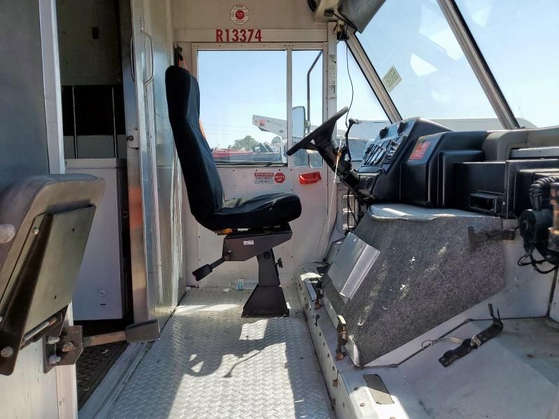 2005 Workhorse Custom Chassis Forward Control Chassis P4500